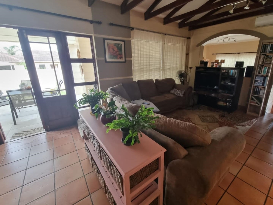 To Let 3 Bedroom Property for Rent in Uitzicht Western Cape